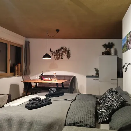 Zirbenzapfen Apartment Fuegen