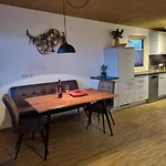 Zirbenzapfen Fuegen